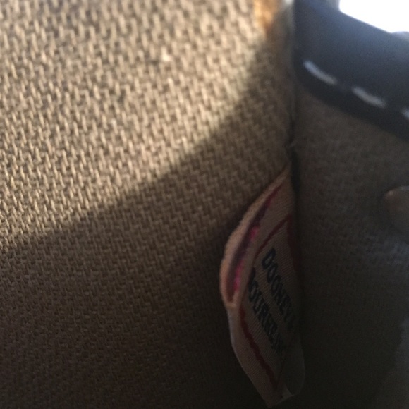 NWOT Dooney & Bourke Signature Fabric Wristlet - Picture 3 of 5